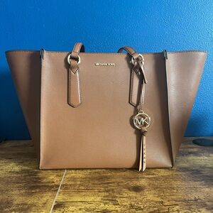 Michael Kors “Kris” Luggage LG TZ Tote Brown leather with Gold accent Authentic